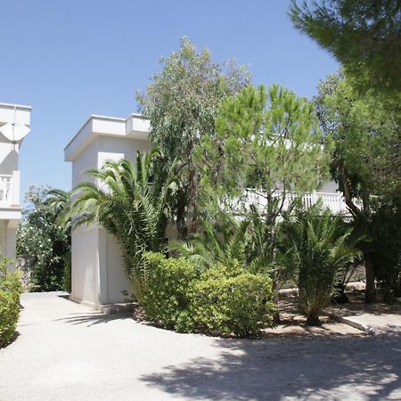 Hotel Dei Bizantini & Villaggio Campo Dei Messapi Сан-Пьетро-ин-Беванья Экстерьер фото