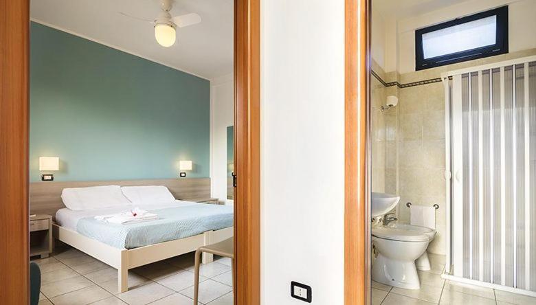 Hotel Dei Bizantini & Villaggio Campo Dei Messapi Сан-Пьетро-ин-Беванья Экстерьер фото