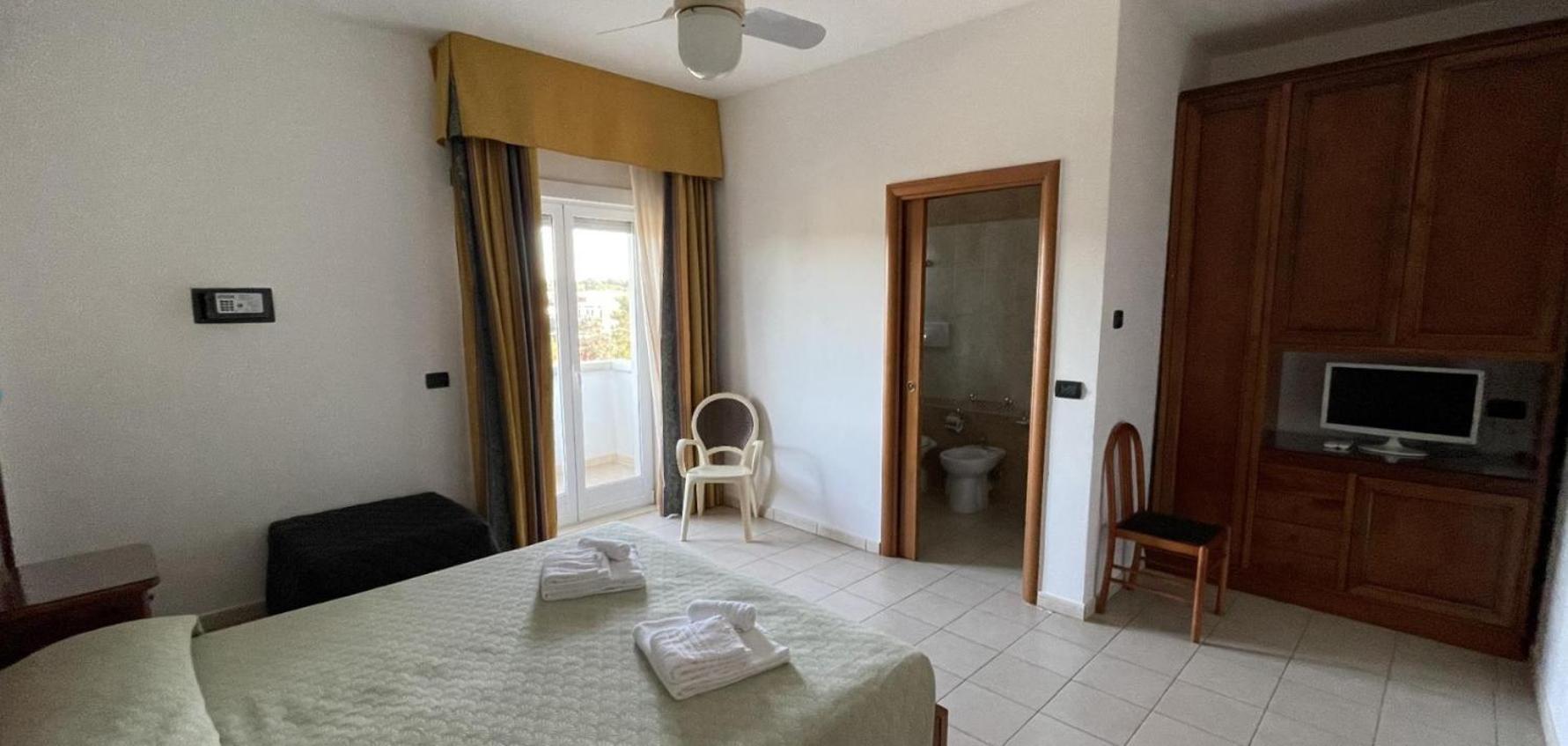 Hotel Dei Bizantini & Villaggio Campo Dei Messapi Сан-Пьетро-ин-Беванья Экстерьер фото