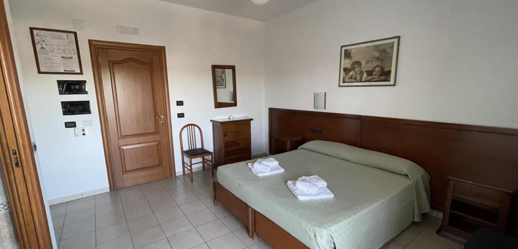 Hotel Dei Bizantini & Villaggio Campo Dei Messapi Сан-Пьетро-ин-Беванья Экстерьер фото