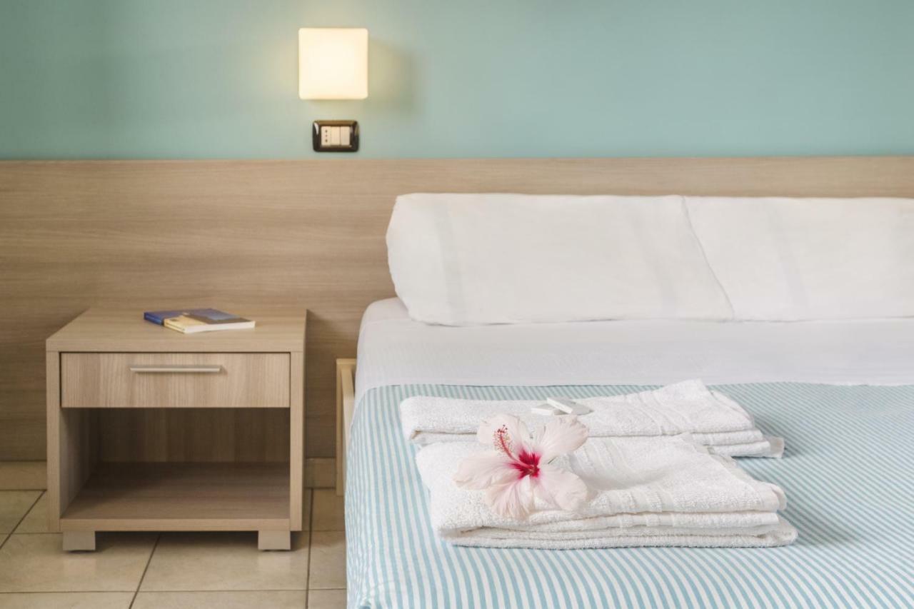 Hotel Dei Bizantini & Villaggio Campo Dei Messapi Сан-Пьетро-ин-Беванья Экстерьер фото